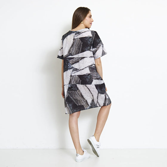 Graphic printed shift dress by Bella Blue