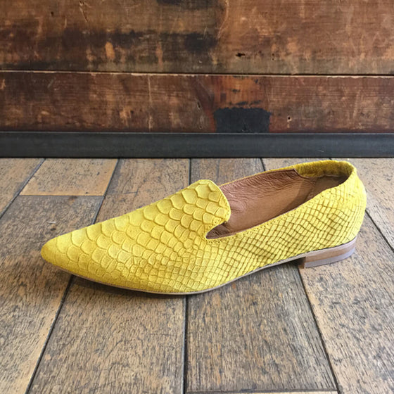 Women's embossed yellow suede pointed flats by Relance - Black Truffle